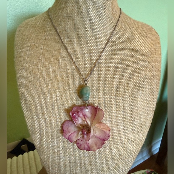 Jewelry - Elegant Natural Preserved Pink Rose Flower Pendant Necklace